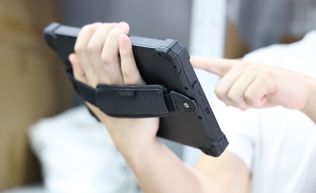 Tablet Rugerizada 8" COLOSSUS A803 soporte mano persona 2